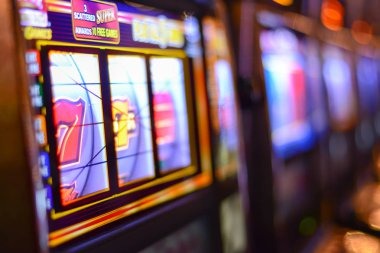 jrg live blackjack studio with professional dealer and real-time chip display on mobile phone